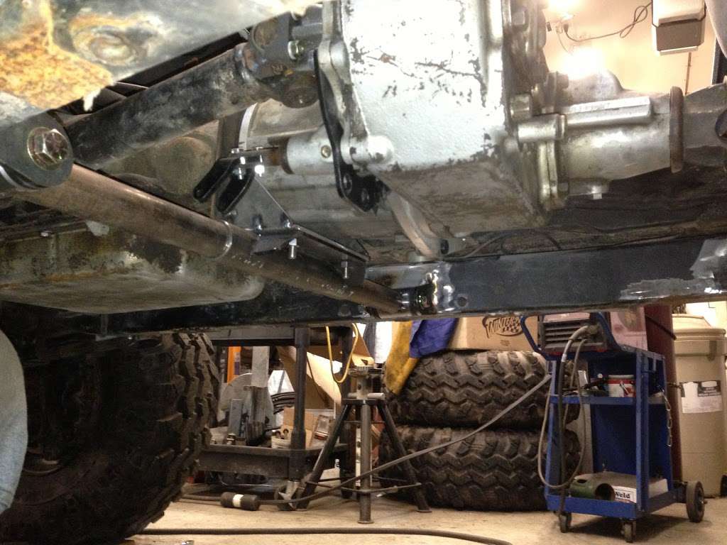 Universal Transmission/Transfer Case Crossmember Mount